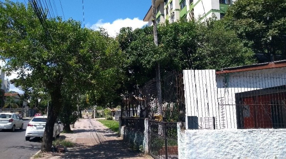 Terreno à venda com 275m², no bairro Tristeza em Porto Alegre