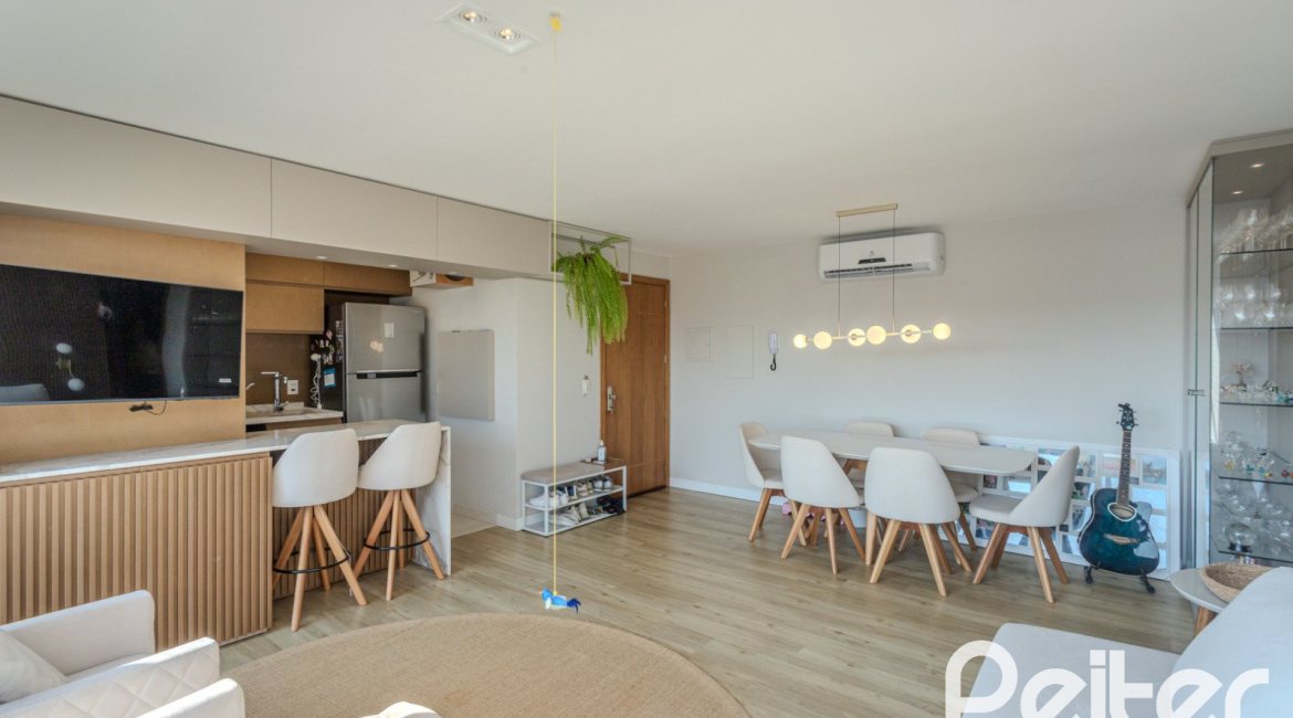 Apartamento à venda com 90m², 3 dormitórios, 1 suíte, 2 vagas, no bairro Tristeza em PORTO ALEGRE