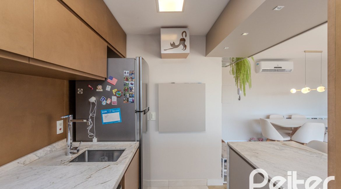 Apartamento à venda com 90m², 3 dormitórios, 1 suíte, 2 vagas, no bairro Tristeza em PORTO ALEGRE