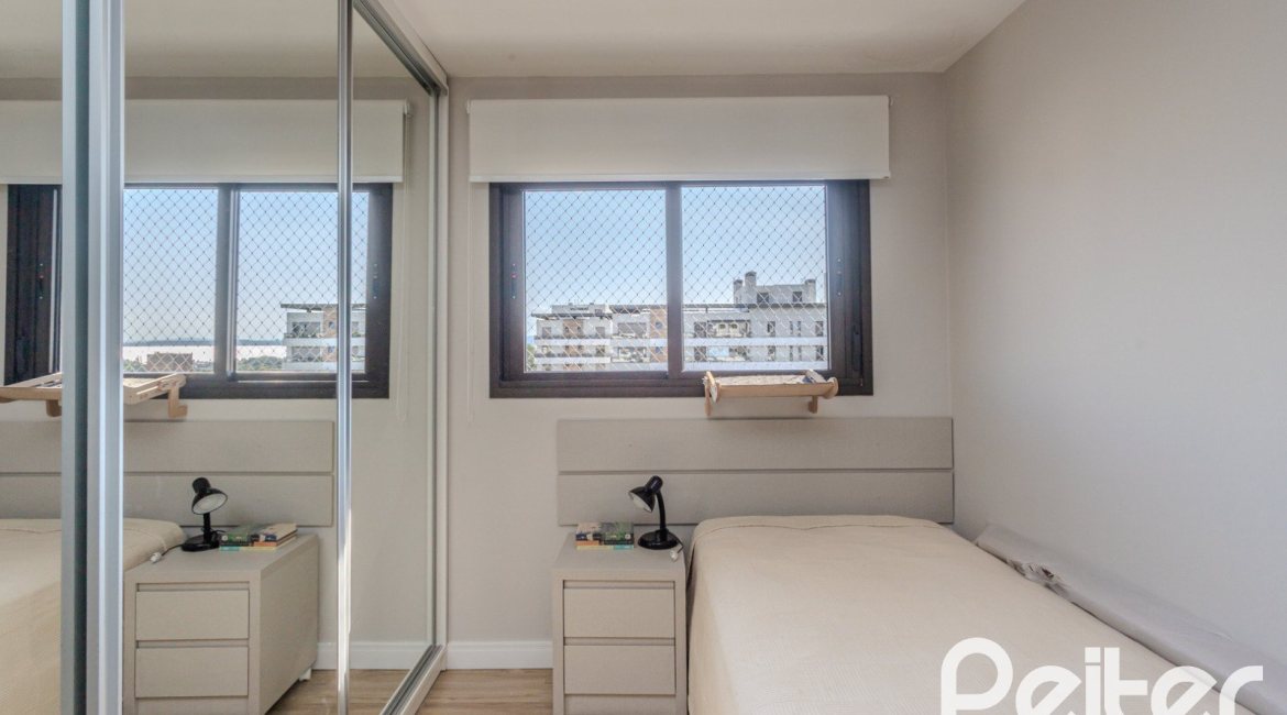 Apartamento à venda com 90m², 3 dormitórios, 1 suíte, 2 vagas, no bairro Tristeza em PORTO ALEGRE