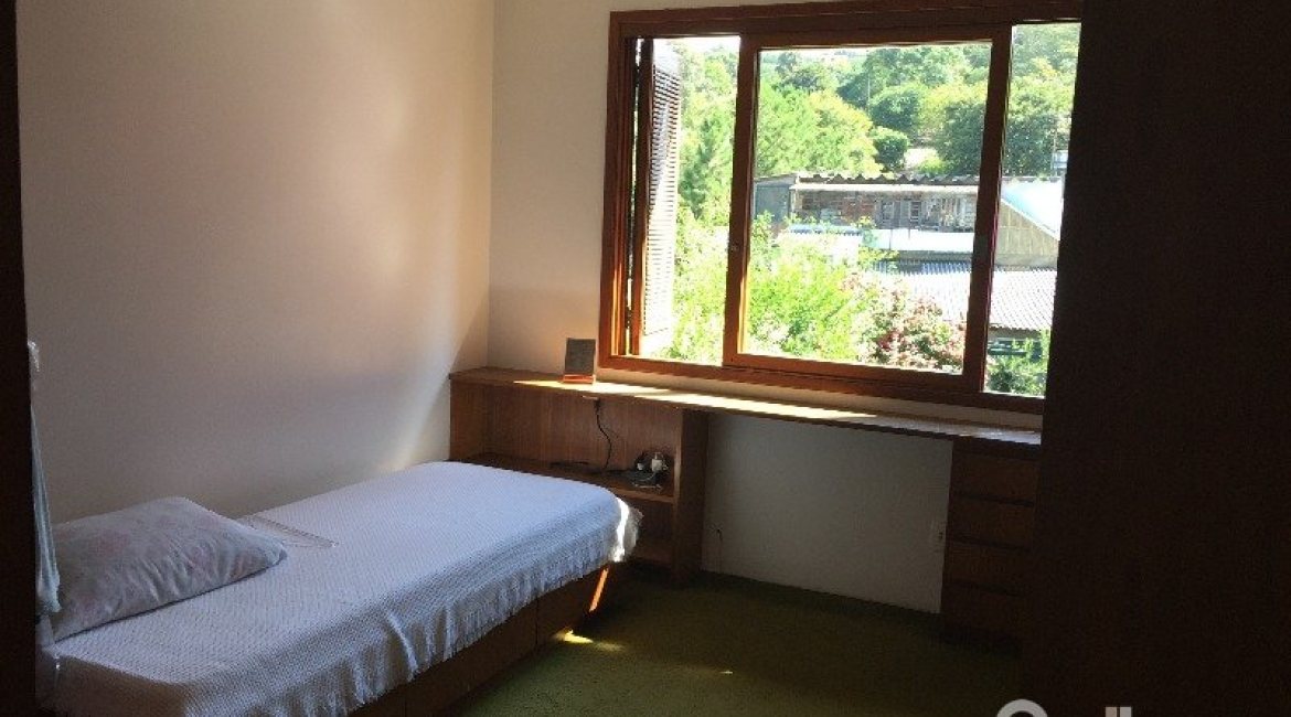 Casa à venda com 180m², 3 dormitórios, 1 suíte, 2 vagas, no bairro Vila Nova em Porto Alegre