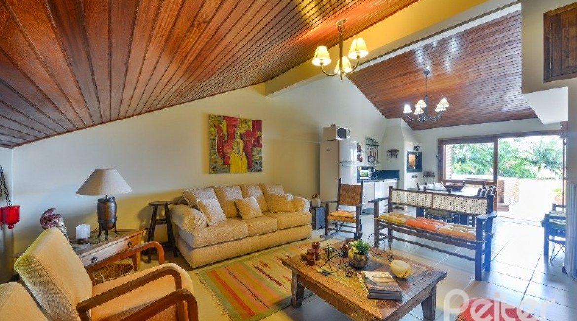 Casa à venda com 186m², 3 dormitórios, 1 suíte, 4 vagas, no bairro Tristeza em Porto Alegre