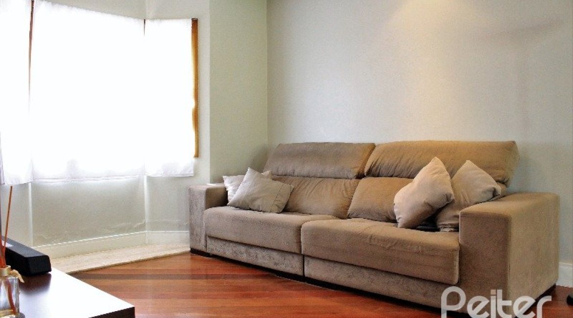 Casa à venda com 352m², 4 dormitórios, 2 suítes, 3 vagas, no bairro Jardim Isabel em Porto Alegre