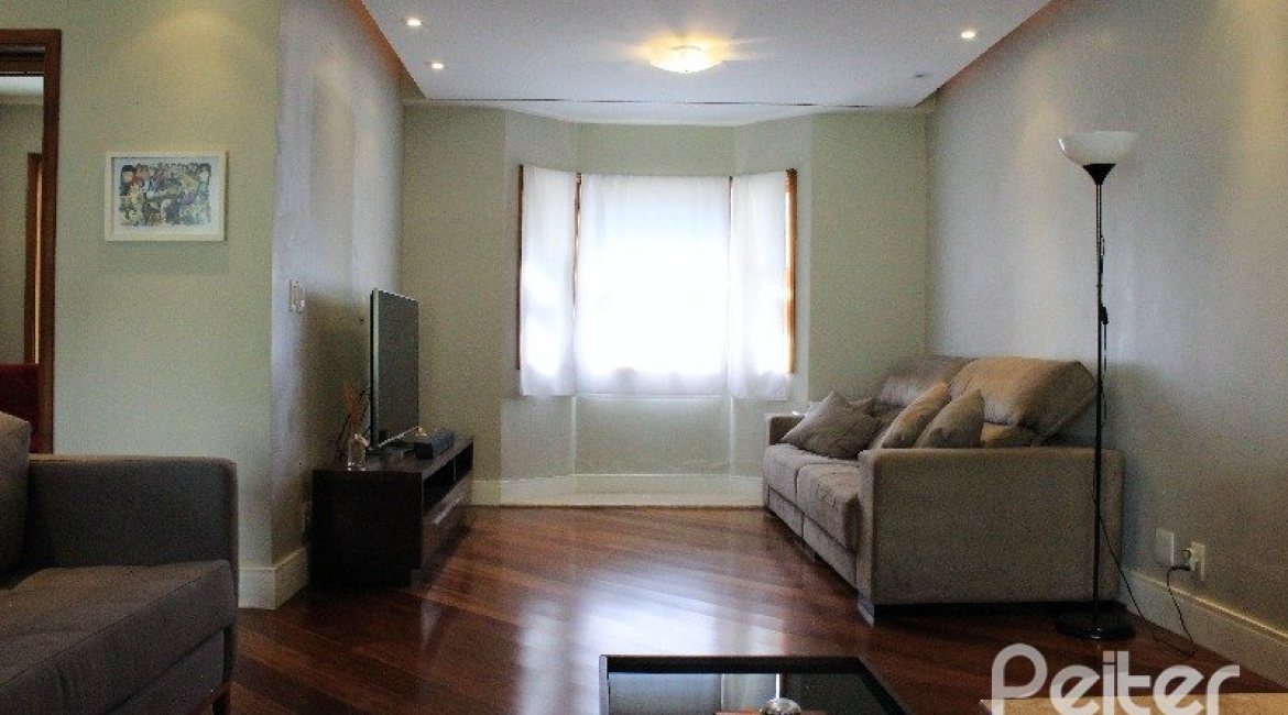 Casa à venda com 352m², 4 dormitórios, 2 suítes, 3 vagas, no bairro Jardim Isabel em Porto Alegre