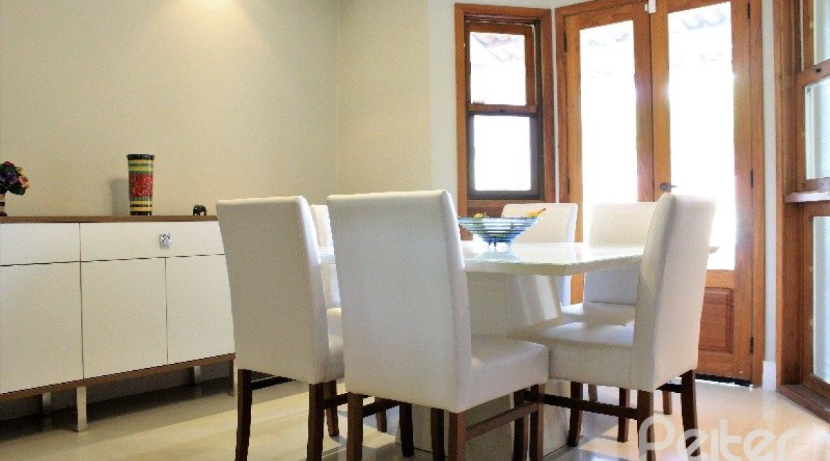 Casa à venda com 352m², 4 dormitórios, 2 suítes, 3 vagas, no bairro Jardim Isabel em Porto Alegre