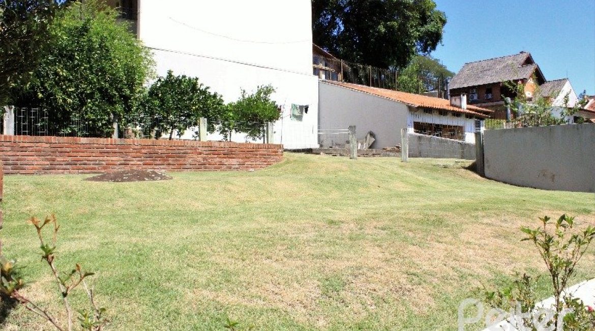 Casa à venda com 352m², 4 dormitórios, 2 suítes, 3 vagas, no bairro Jardim Isabel em Porto Alegre