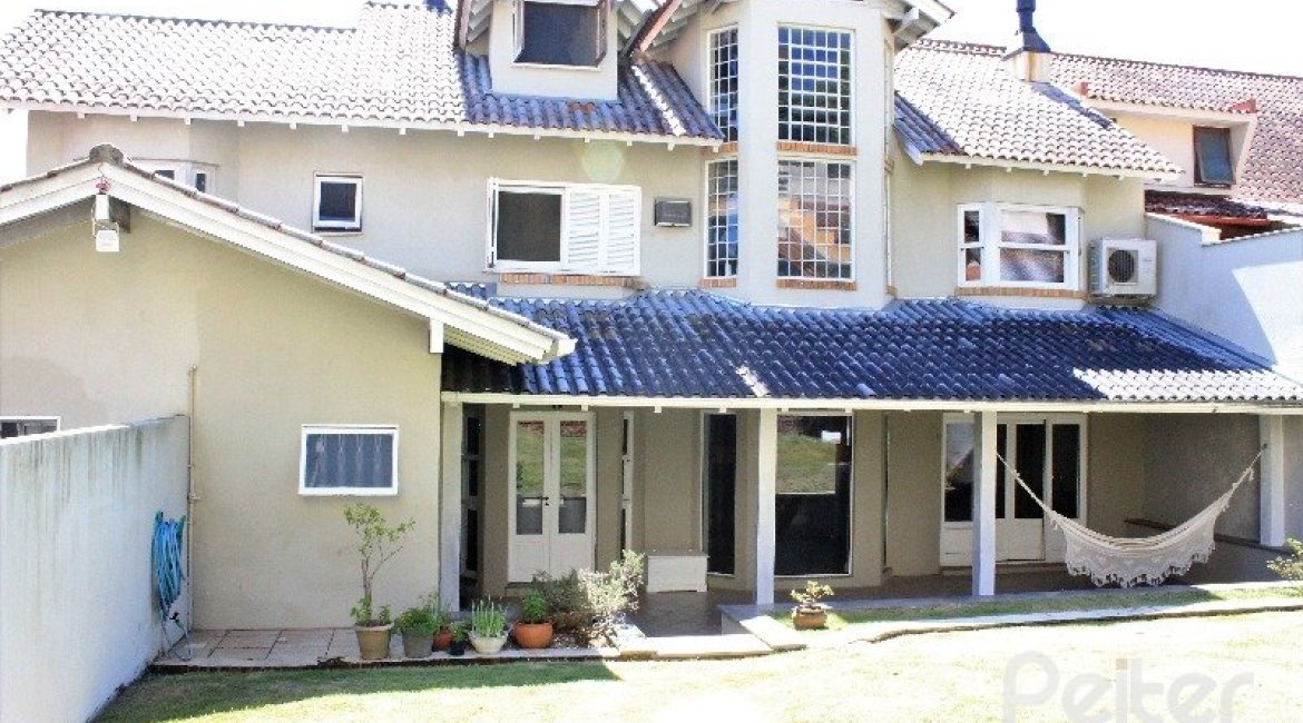 Casa à venda com 352m², 4 dormitórios, 2 suítes, 3 vagas, no bairro Jardim Isabel em Porto Alegre