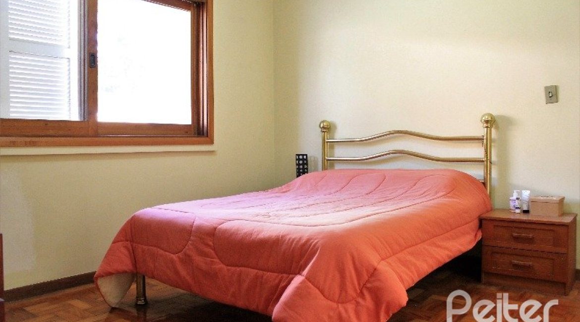 Casa à venda com 352m², 4 dormitórios, 2 suítes, 3 vagas, no bairro Jardim Isabel em Porto Alegre