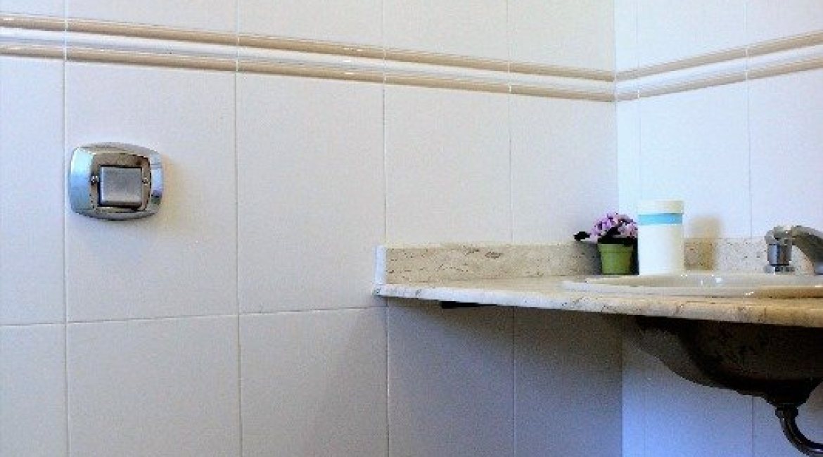 Casa à venda com 352m², 4 dormitórios, 2 suítes, 3 vagas, no bairro Jardim Isabel em Porto Alegre