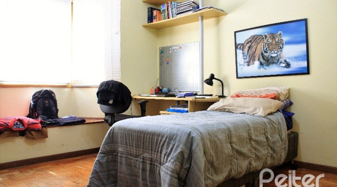 Casa à venda com 352m², 4 dormitórios, 2 suítes, 3 vagas, no bairro Jardim Isabel em Porto Alegre