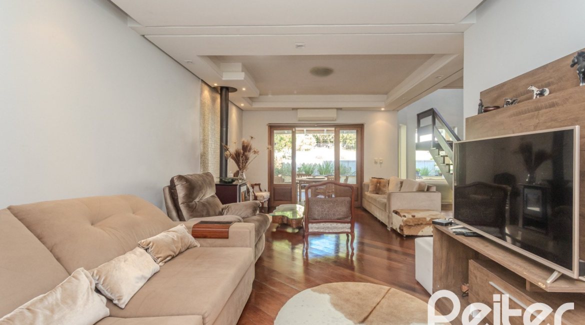 Casa à venda com 352m², 4 dormitórios, 2 suítes, 3 vagas, no bairro Jardim Isabel em Porto Alegre