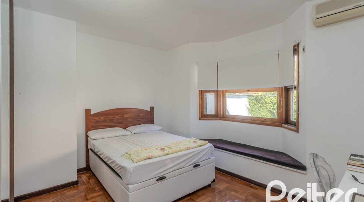 Casa à venda com 352m², 4 dormitórios, 2 suítes, 3 vagas, no bairro Jardim Isabel em Porto Alegre