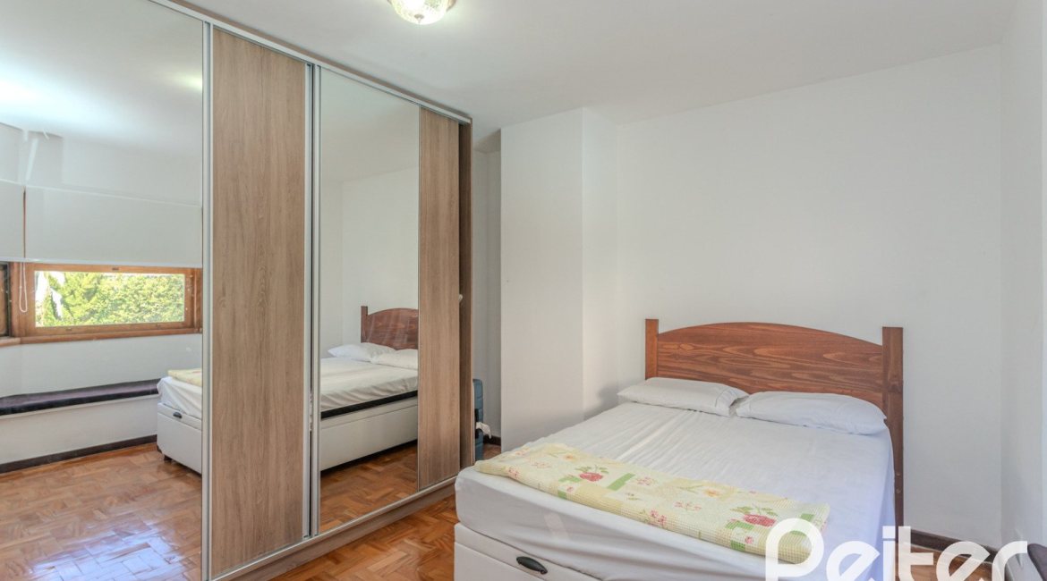 Casa à venda com 352m², 4 dormitórios, 2 suítes, 3 vagas, no bairro Jardim Isabel em Porto Alegre