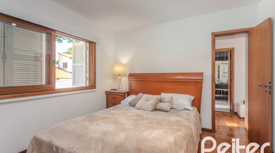 Casa à venda com 352m², 4 dormitórios, 2 suítes, 3 vagas, no bairro Jardim Isabel em Porto Alegre