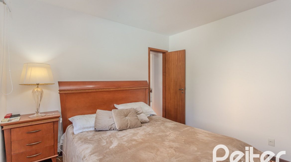 Casa à venda com 352m², 4 dormitórios, 2 suítes, 3 vagas, no bairro Jardim Isabel em Porto Alegre