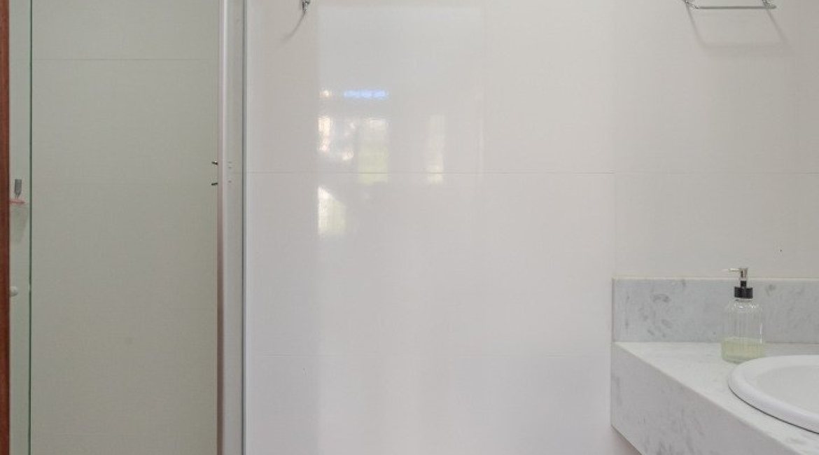 Casa à venda com 352m², 4 dormitórios, 2 suítes, 3 vagas, no bairro Jardim Isabel em Porto Alegre