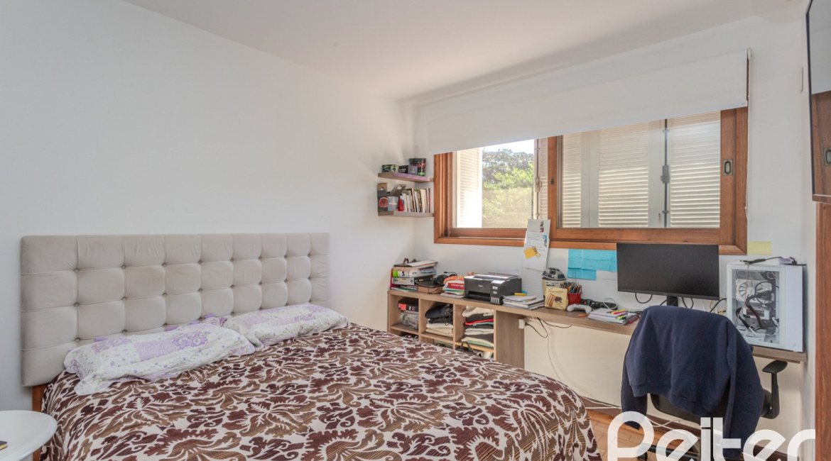 Casa à venda com 352m², 4 dormitórios, 2 suítes, 3 vagas, no bairro Jardim Isabel em Porto Alegre