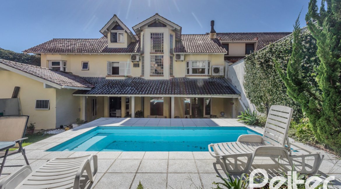 Casa à venda com 352m², 4 dormitórios, 2 suítes, 3 vagas, no bairro Jardim Isabel em Porto Alegre