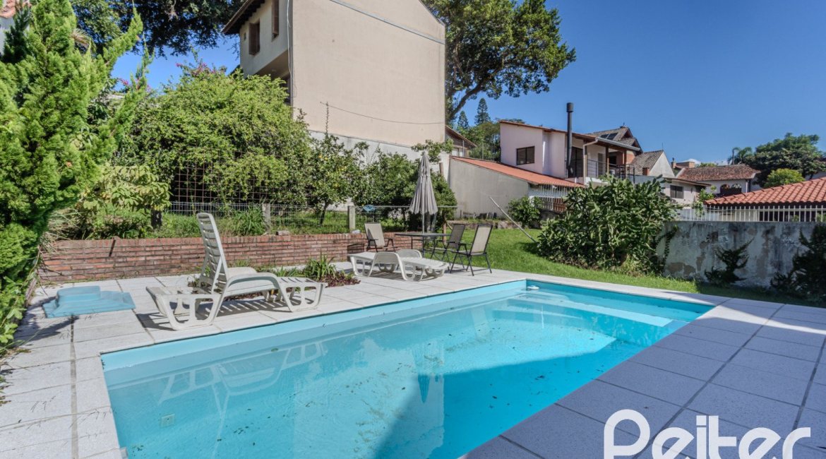 Casa à venda com 352m², 4 dormitórios, 2 suítes, 3 vagas, no bairro Jardim Isabel em Porto Alegre