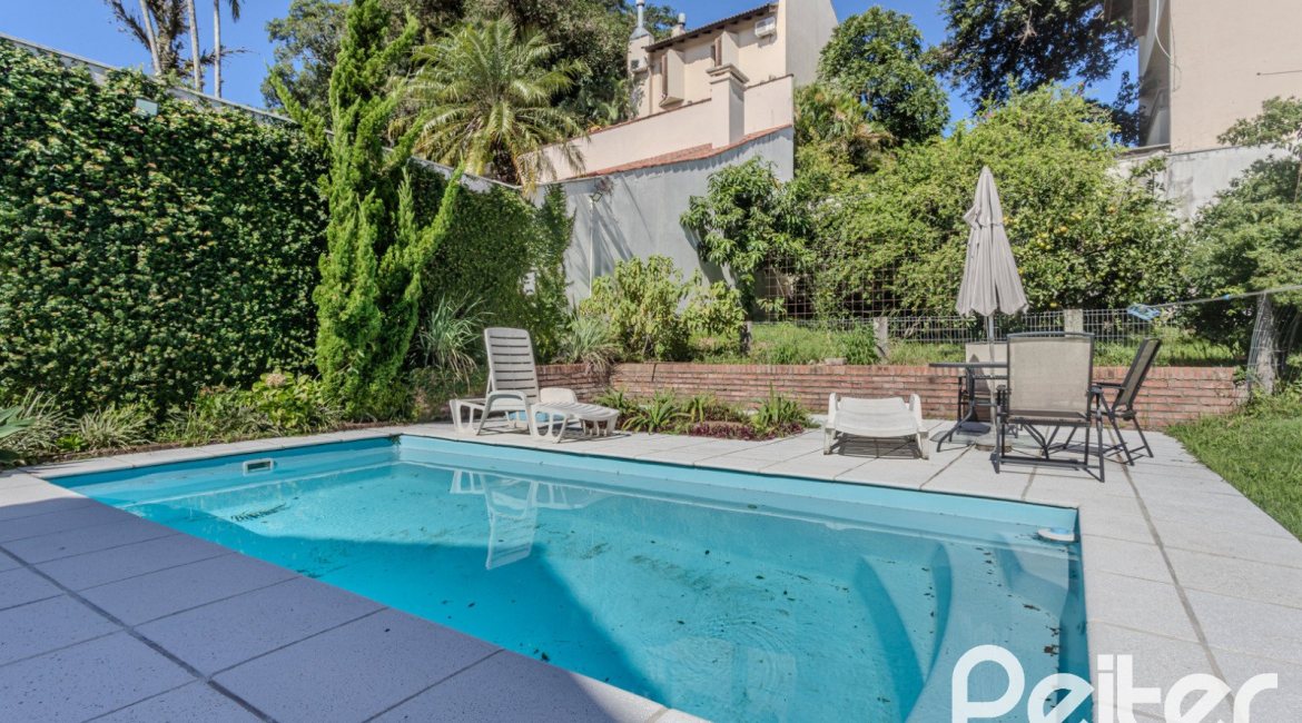 Casa à venda com 352m², 4 dormitórios, 2 suítes, 3 vagas, no bairro Jardim Isabel em Porto Alegre