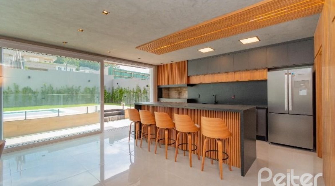 Casa em Condomínio à venda com 289m², 4 dormitórios, 4 suítes, 2 vagas, no bairro Alphaville em PORTO ALEGRE