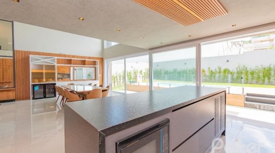 Casa em Condomínio à venda com 289m², 4 dormitórios, 4 suítes, 2 vagas, no bairro Alphaville em PORTO ALEGRE