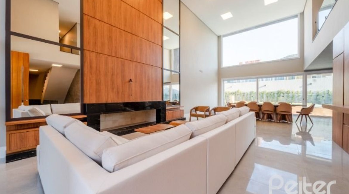 Casa em Condomínio à venda com 289m², 4 dormitórios, 4 suítes, 2 vagas, no bairro Alphaville em PORTO ALEGRE