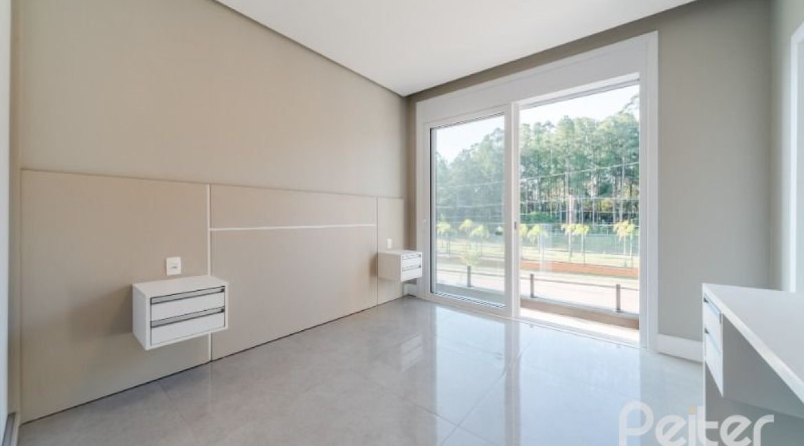 Casa em Condomínio à venda com 289m², 4 dormitórios, 4 suítes, 2 vagas, no bairro Alphaville em PORTO ALEGRE