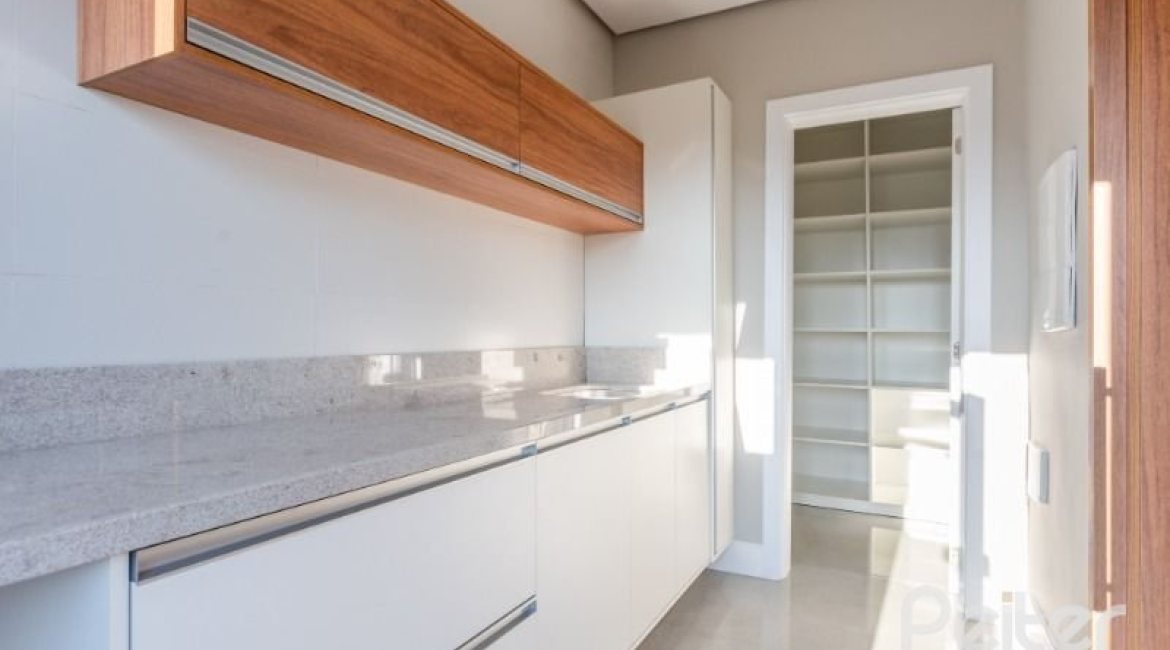 Casa em Condomínio à venda com 289m², 4 dormitórios, 4 suítes, 2 vagas, no bairro Alphaville em PORTO ALEGRE