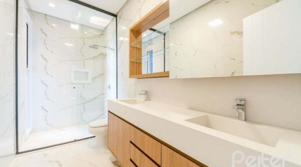 Casa em Condomínio à venda com 289m², 4 dormitórios, 4 suítes, 2 vagas, no bairro Alphaville em PORTO ALEGRE