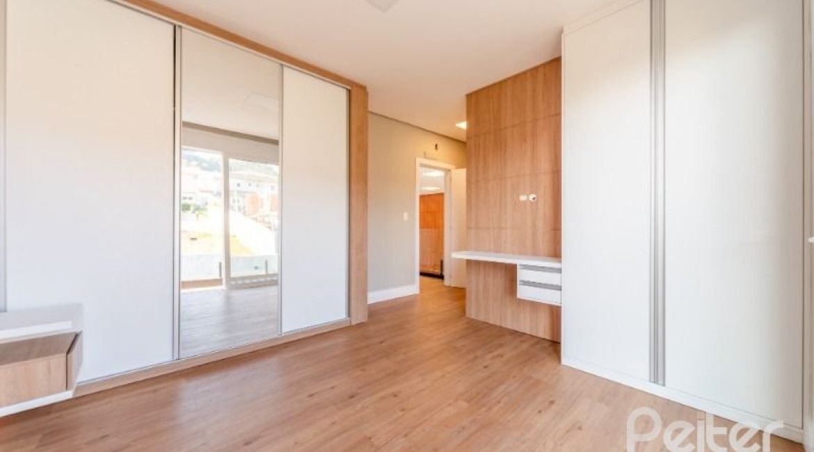 Casa em Condomínio à venda com 289m², 4 dormitórios, 4 suítes, 2 vagas, no bairro Alphaville em PORTO ALEGRE