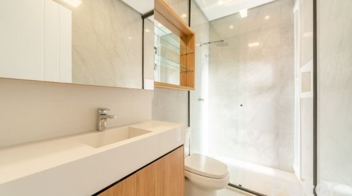 Casa em Condomínio à venda com 289m², 4 dormitórios, 4 suítes, 2 vagas, no bairro Alphaville em PORTO ALEGRE