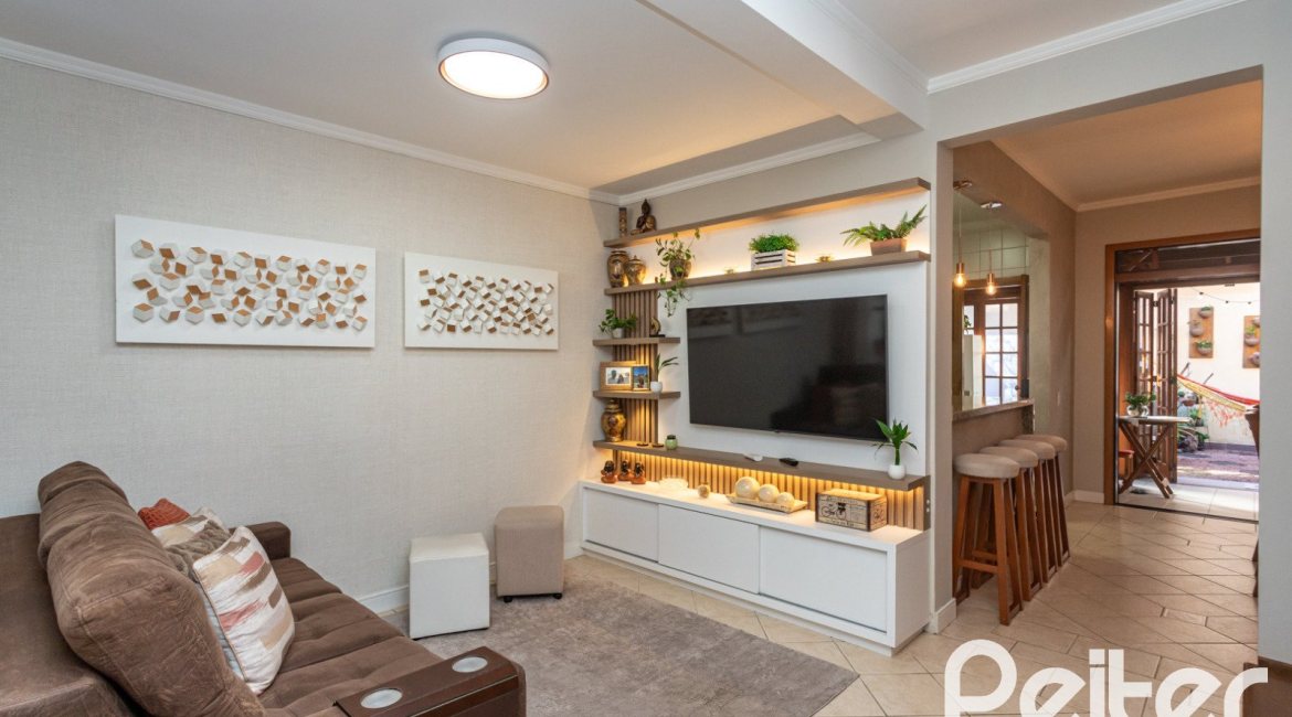 Casa à venda com 174m², 3 dormitórios, 1 suíte, 2 vagas, no bairro Ipanema em Porto Alegre