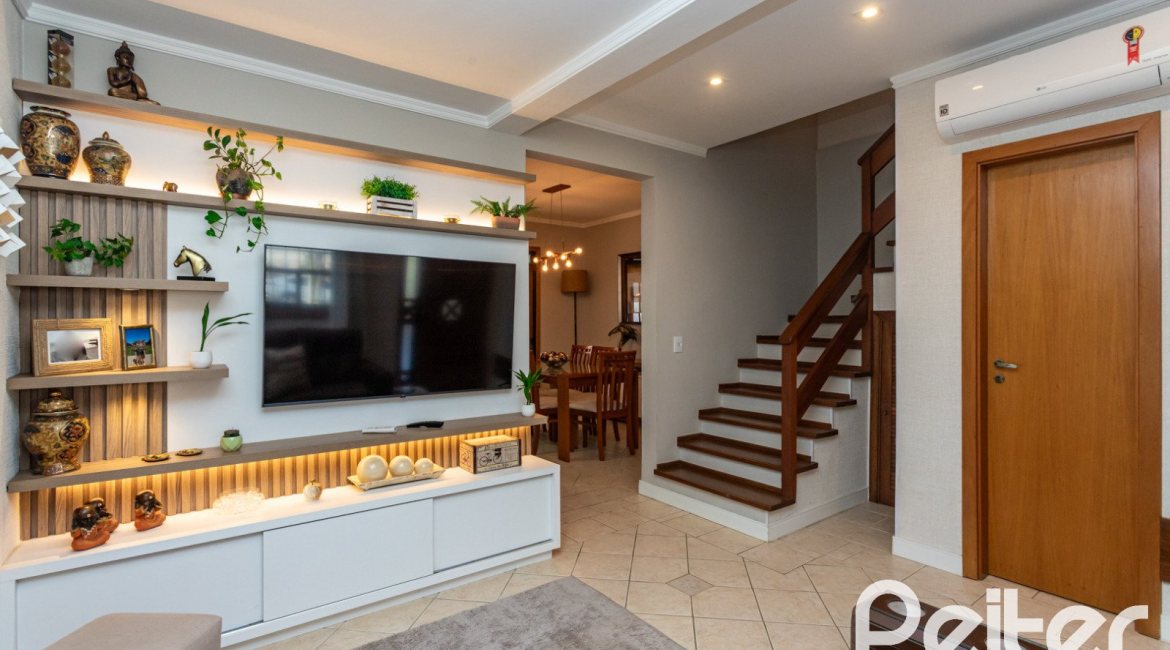 Casa à venda com 174m², 3 dormitórios, 1 suíte, 2 vagas, no bairro Ipanema em Porto Alegre
