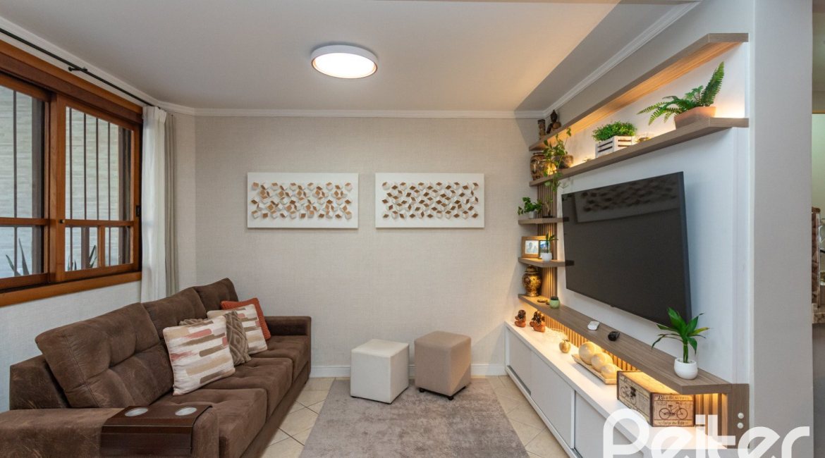 Casa à venda com 174m², 3 dormitórios, 1 suíte, 2 vagas, no bairro Ipanema em Porto Alegre