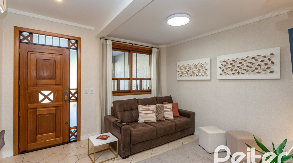 Casa à venda com 174m², 3 dormitórios, 1 suíte, 2 vagas, no bairro Ipanema em Porto Alegre
