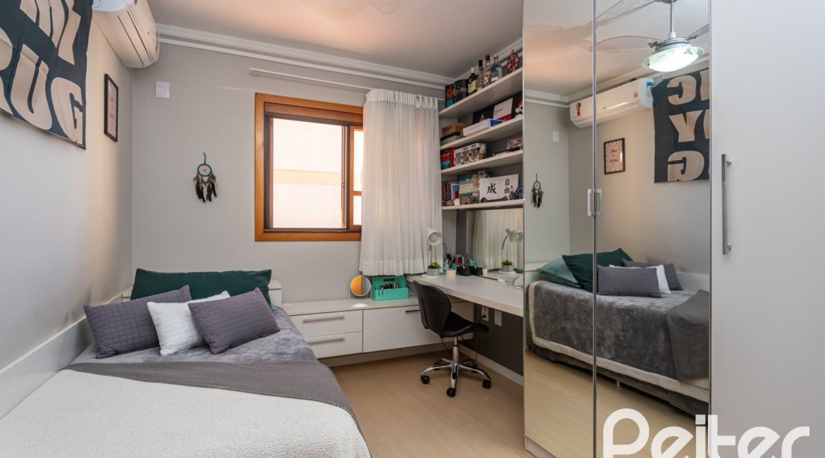 Casa à venda com 174m², 3 dormitórios, 1 suíte, 2 vagas, no bairro Ipanema em Porto Alegre