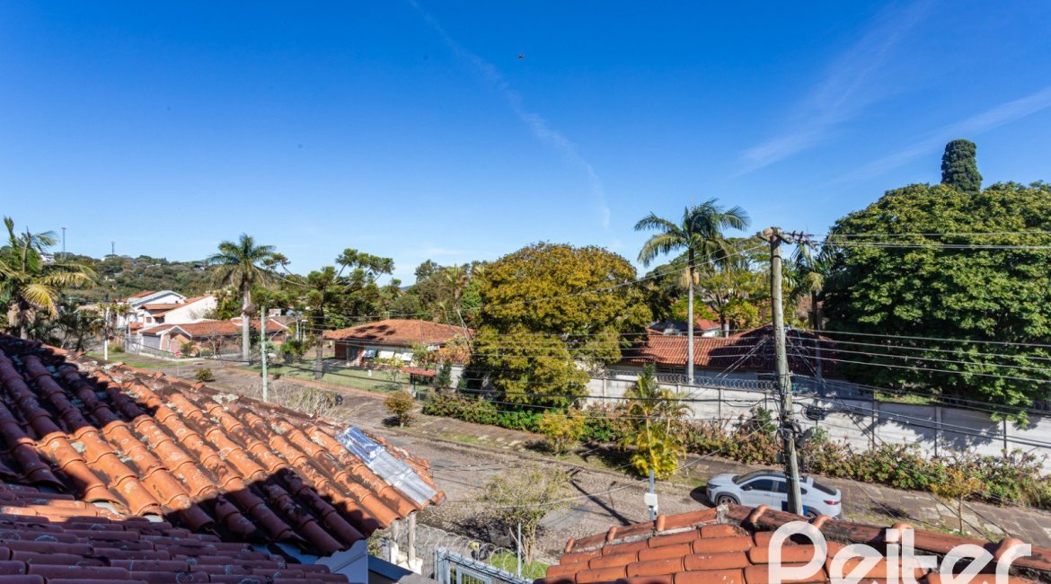 Casa à venda com 174m², 3 dormitórios, 1 suíte, 2 vagas, no bairro Ipanema em Porto Alegre