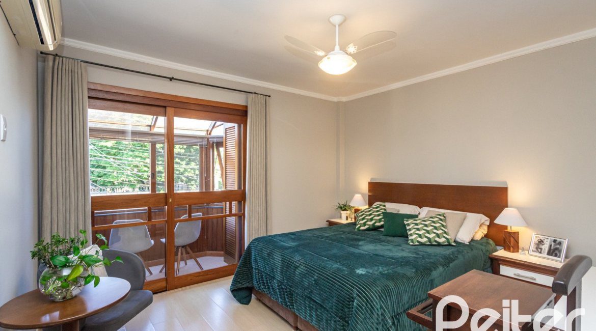 Casa à venda com 174m², 3 dormitórios, 1 suíte, 2 vagas, no bairro Ipanema em Porto Alegre