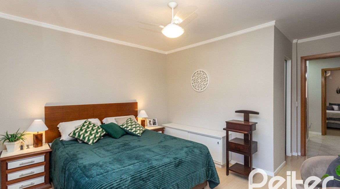 Casa à venda com 174m², 3 dormitórios, 1 suíte, 2 vagas, no bairro Ipanema em Porto Alegre