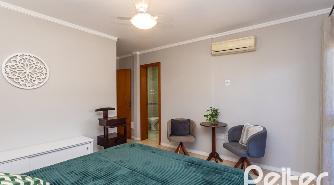Casa à venda com 174m², 3 dormitórios, 1 suíte, 2 vagas, no bairro Ipanema em Porto Alegre
