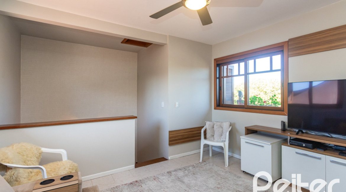 Casa à venda com 174m², 3 dormitórios, 1 suíte, 2 vagas, no bairro Ipanema em Porto Alegre