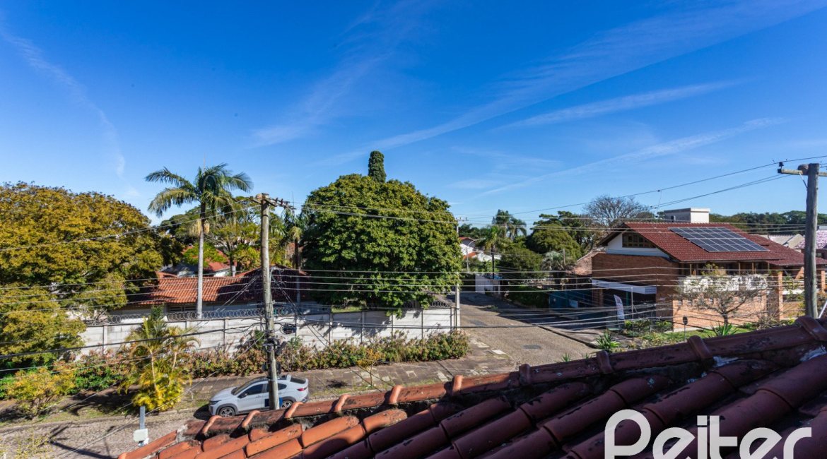 Casa à venda com 174m², 3 dormitórios, 1 suíte, 2 vagas, no bairro Ipanema em Porto Alegre