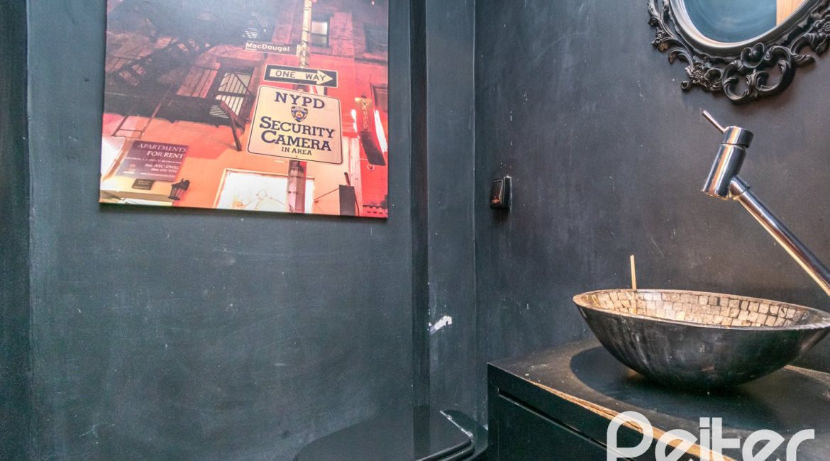 Casa em Condomínio à venda com 318m², 4 dormitórios, 1 suíte, 3 vagas, no bairro Ipanema em Porto Alegre