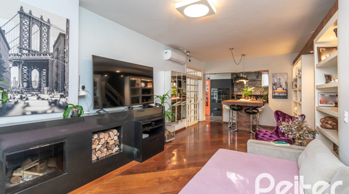 Casa em Condomínio à venda com 318m², 4 dormitórios, 1 suíte, 3 vagas, no bairro Ipanema em Porto Alegre