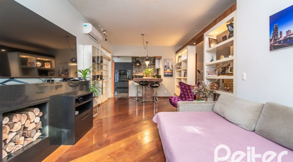 Casa em Condomínio à venda com 318m², 4 dormitórios, 1 suíte, 3 vagas, no bairro Ipanema em Porto Alegre