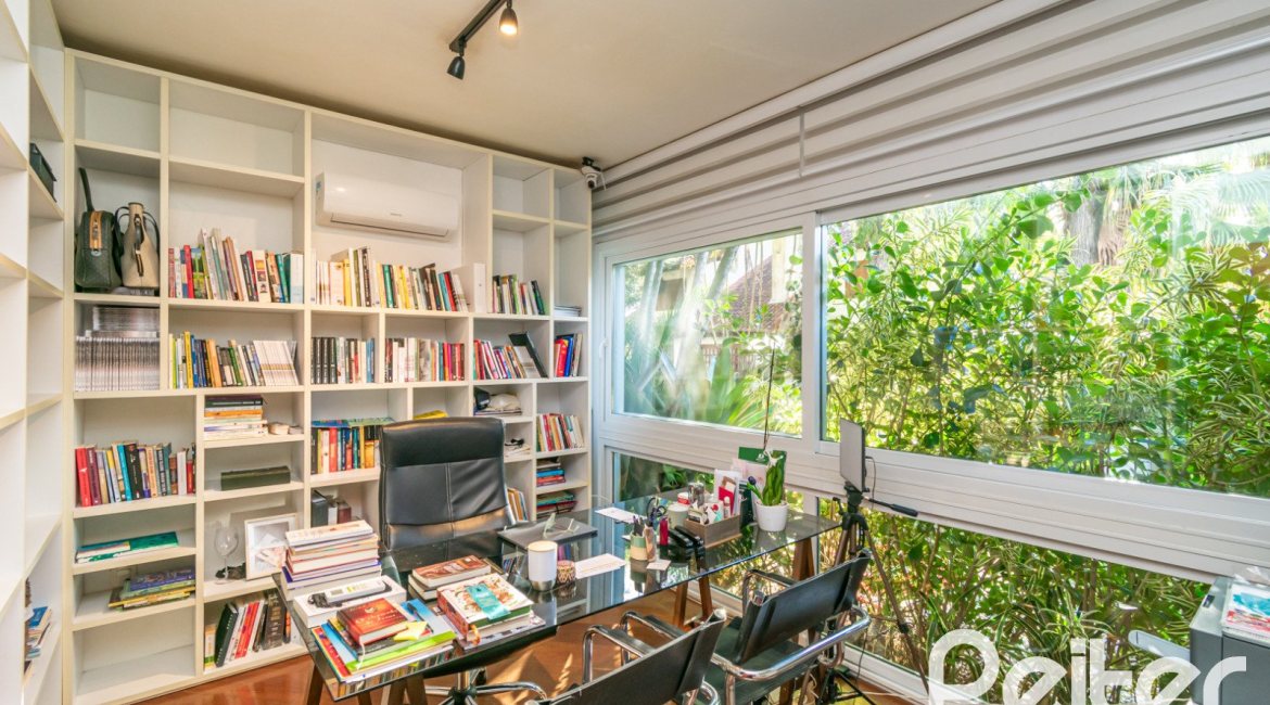 Casa em Condomínio à venda com 318m², 4 dormitórios, 1 suíte, 3 vagas, no bairro Ipanema em Porto Alegre