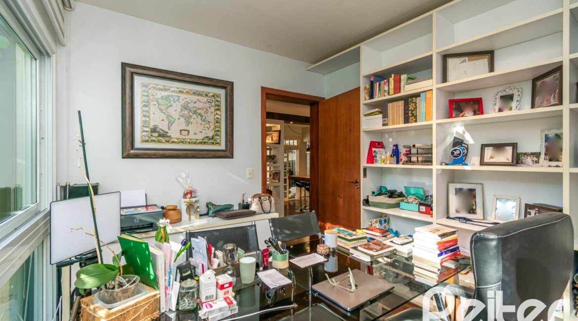 Casa em Condomínio à venda com 318m², 4 dormitórios, 1 suíte, 3 vagas, no bairro Ipanema em Porto Alegre