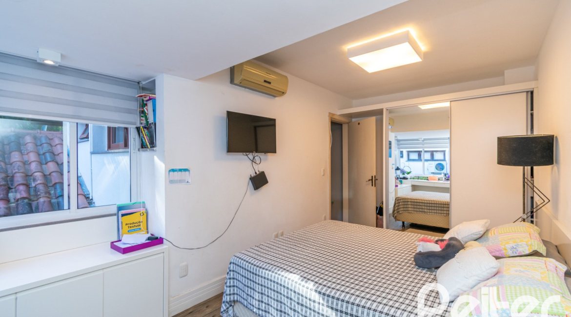 Casa em Condomínio à venda com 318m², 4 dormitórios, 1 suíte, 3 vagas, no bairro Ipanema em Porto Alegre