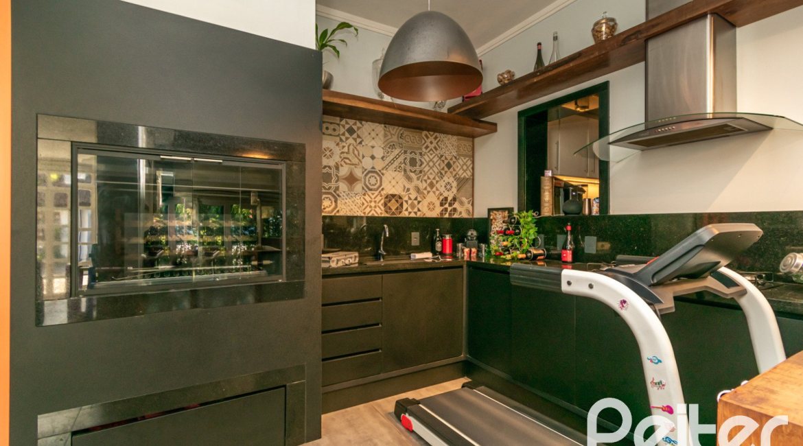 Casa em Condomínio à venda com 318m², 4 dormitórios, 1 suíte, 3 vagas, no bairro Ipanema em Porto Alegre